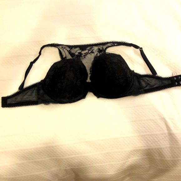 Victoria’s Secret Underwire Lace Bra - Picture 2 of 3